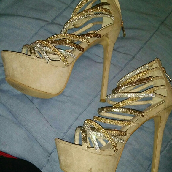 HEELS - Picture 1 of 2